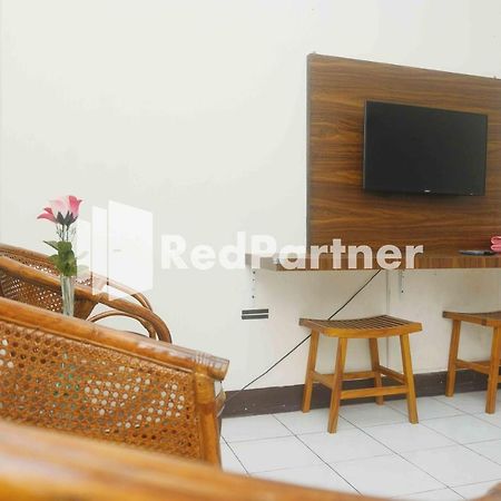 Hotel Transit 1 Makassar Redpartner Kültér fotó