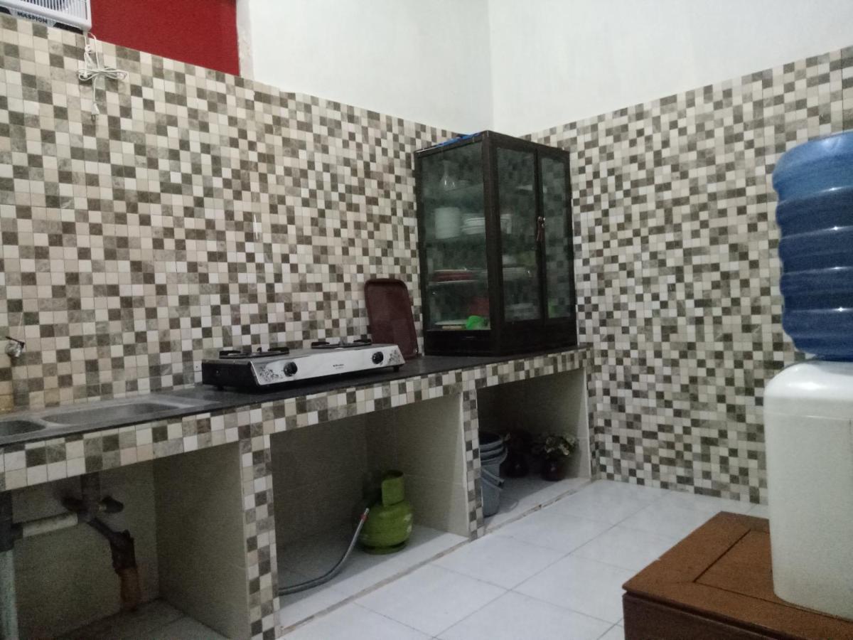 Hotel Transit 1 Makassar Redpartner Kültér fotó