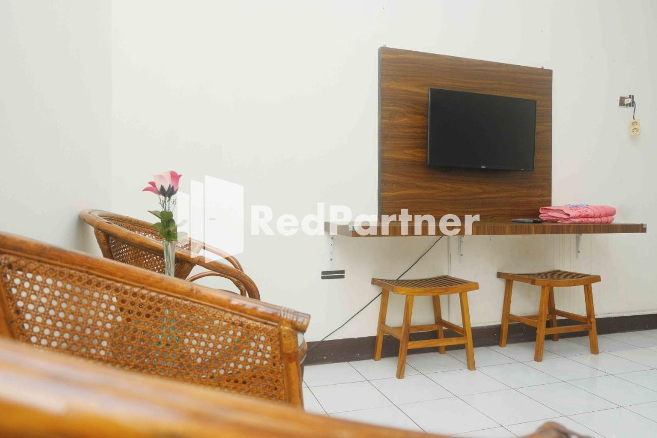 Hotel Transit 1 Makassar Redpartner Kültér fotó