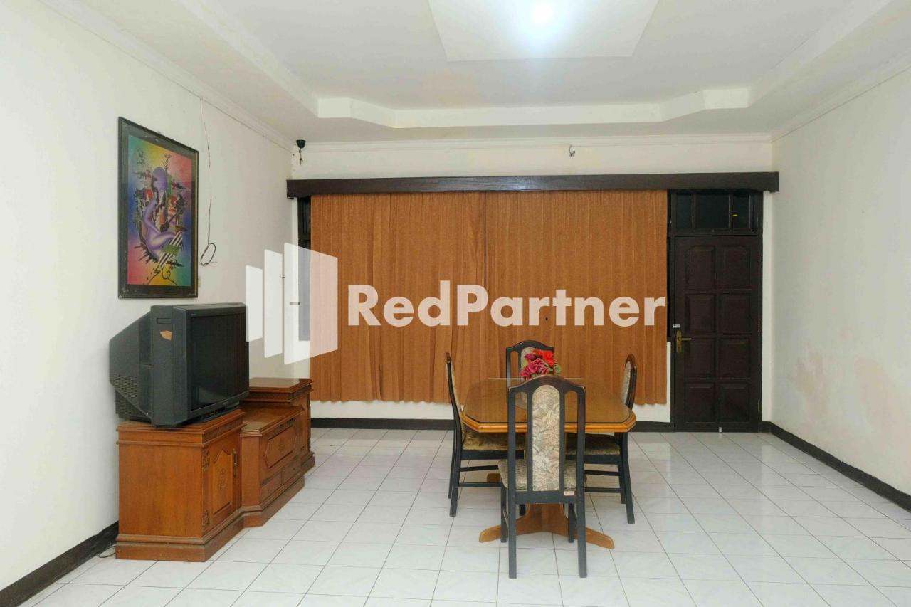 Hotel Transit 1 Makassar Redpartner Kültér fotó