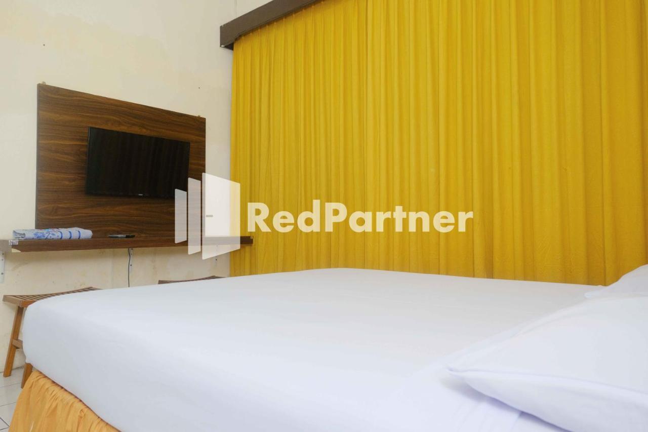 Hotel Transit 1 Makassar Redpartner Kültér fotó