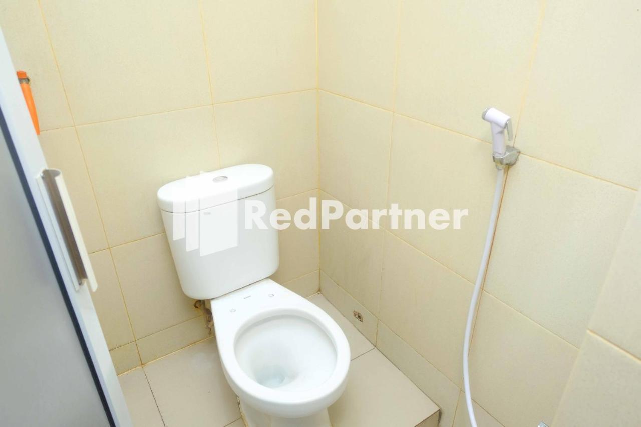 Hotel Transit 1 Makassar Redpartner Kültér fotó