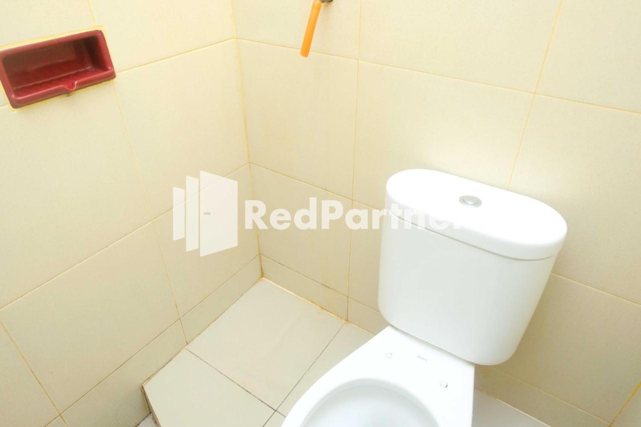 Hotel Transit 1 Makassar Redpartner Kültér fotó