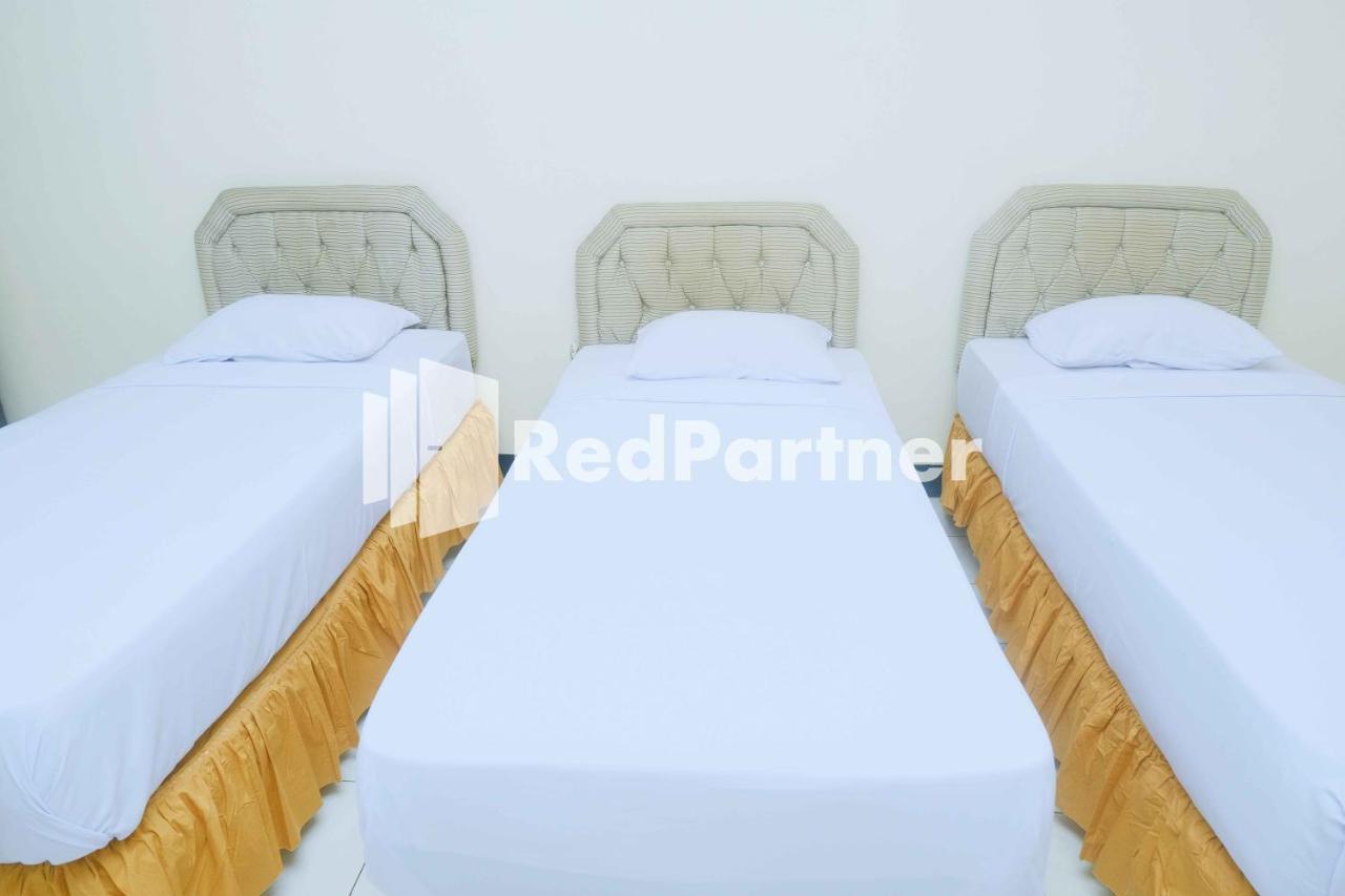 Hotel Transit 1 Makassar Redpartner Kültér fotó