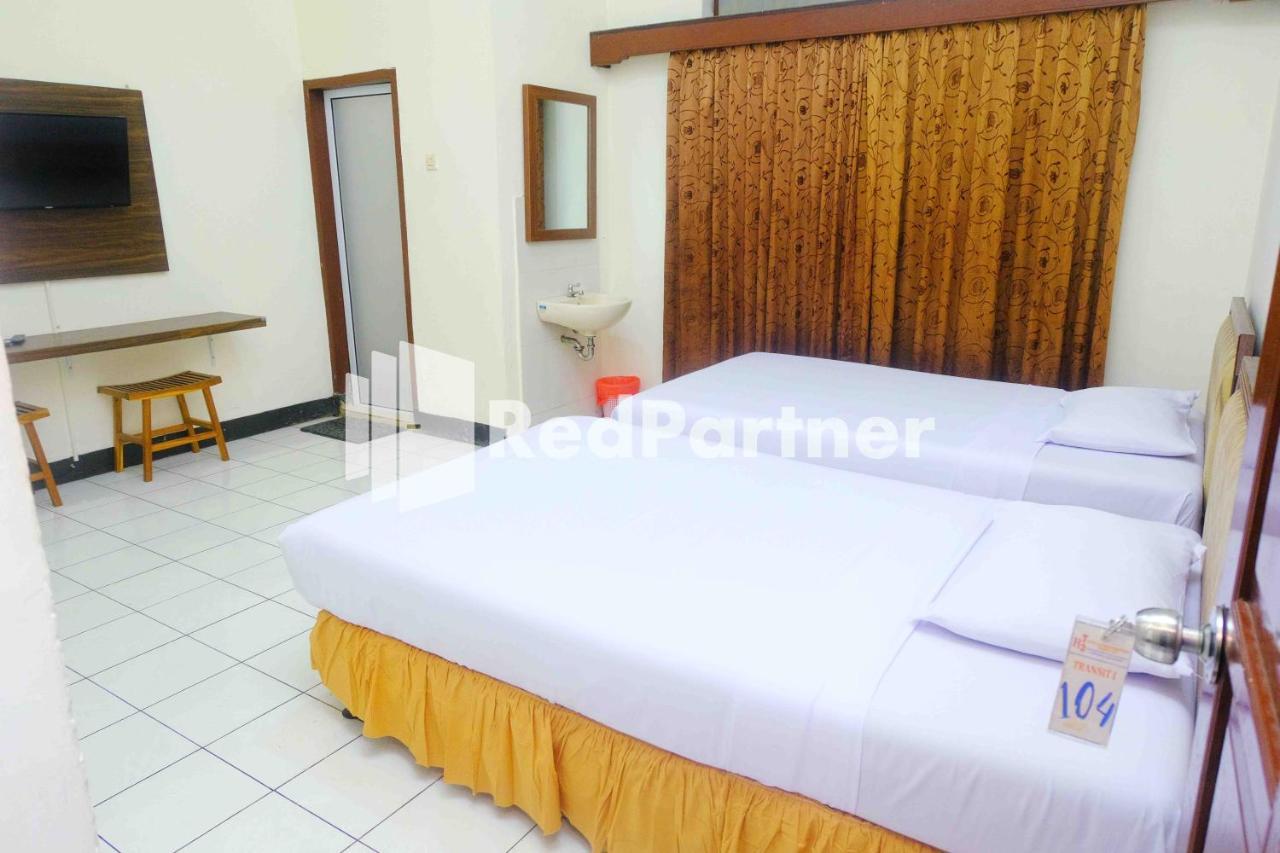 Hotel Transit 1 Makassar Redpartner Kültér fotó