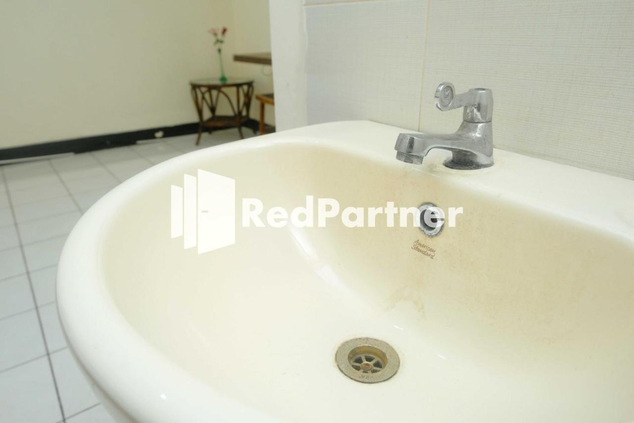 Hotel Transit 1 Makassar Redpartner Kültér fotó