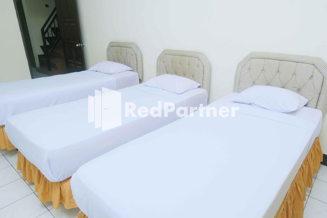Hotel Transit 1 Makassar Redpartner Kültér fotó